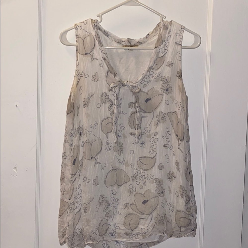 Thin flowy top